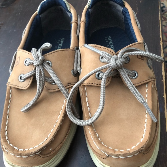 Boys Sperry’s Size 1.5 - Picture 1 of 2
